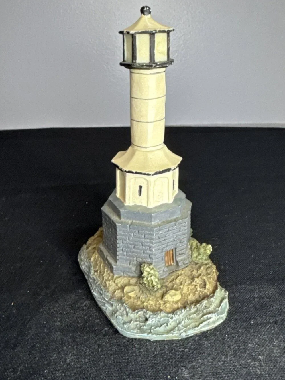 N/A lighthouse figurine